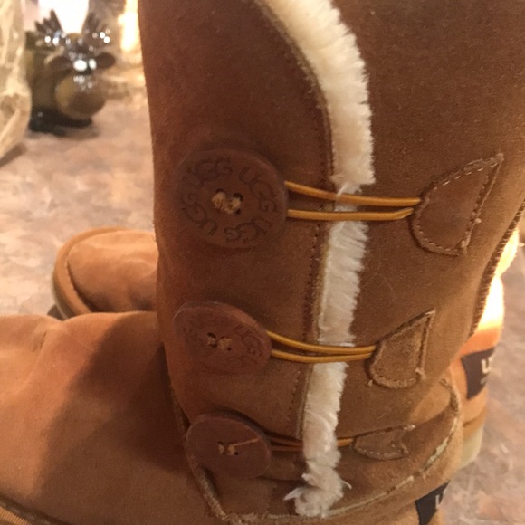 UGG classic shearling lined boots - Picture 10 of 14